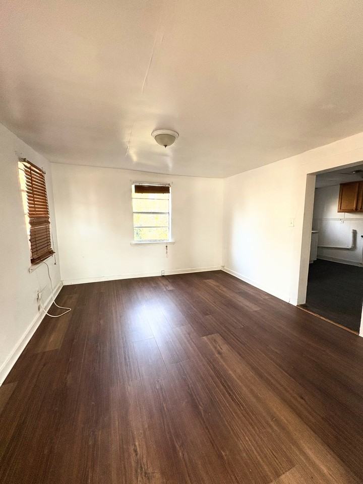 3929 Carver Ave Sw #1 - Photo 4 of 18