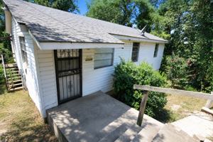 featured image of 913 13th St #1