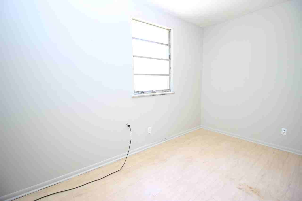 913 13th St #1 - Photo 5 of 9