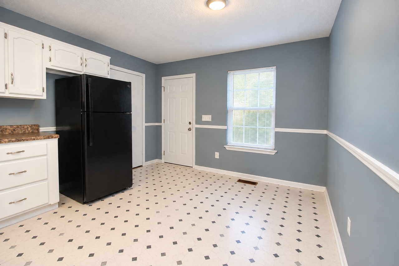 721 14th Ave Nw #1 - Photo 5 of 11