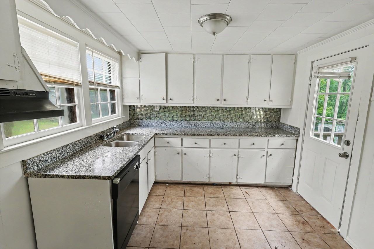 128 Avalon Ave #1 - Photo 7 of 17