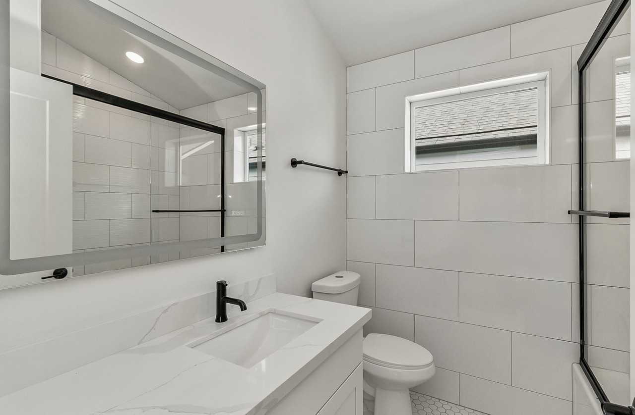 1010B S Donovan St #1 - Photo 4 of 32