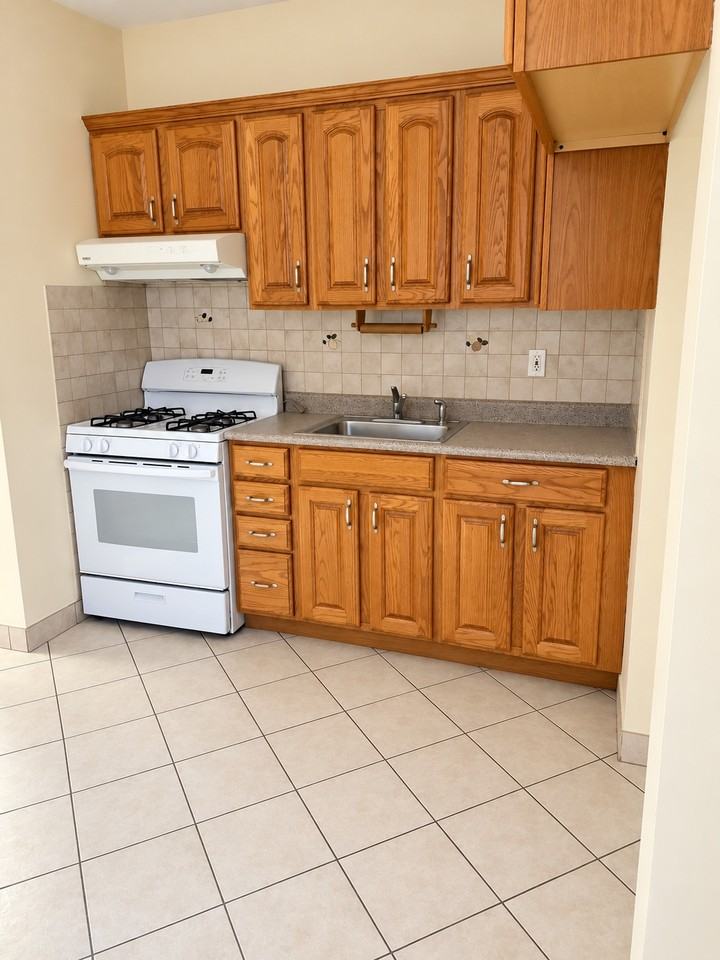 58 Pulaski St 2nd Fl #2ndFLRIGHT - Photo 2 of 10