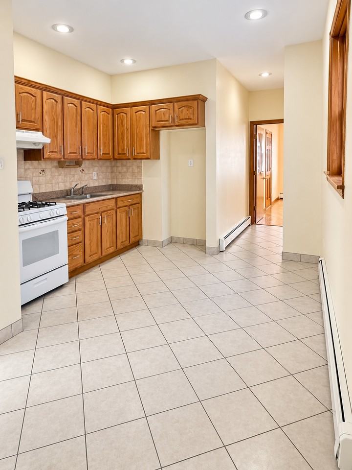 58 Pulaski St 2nd Fl #2ndFLRIGHT - Photo 3 of 10