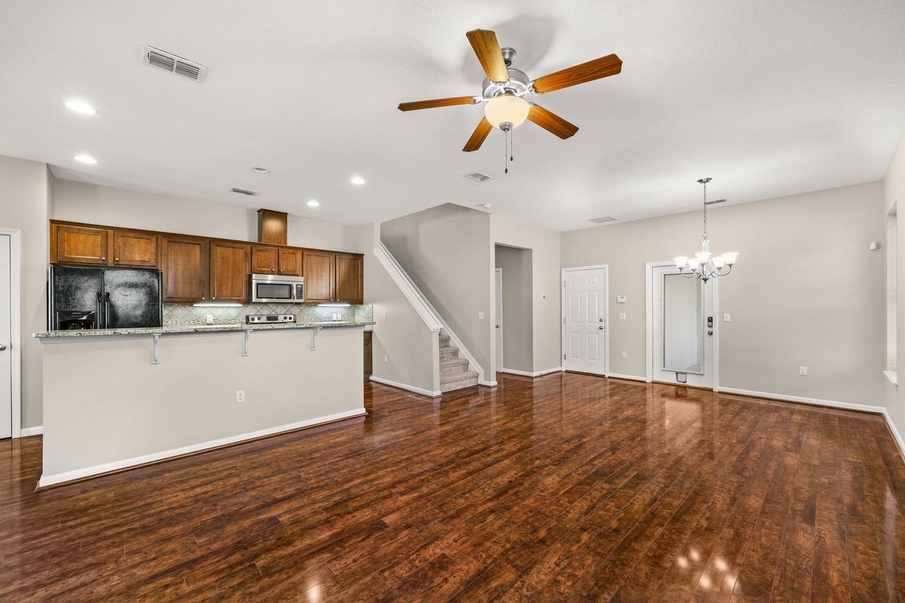 300 Sand Oak Blvd #1 - Photo 6 of 29