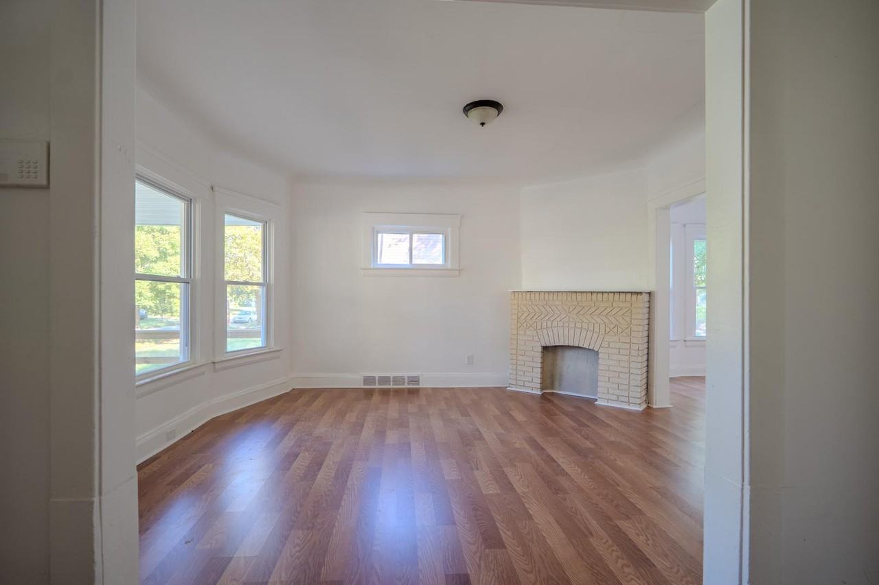 10008 Somerset Ave - Photo 4 of 23