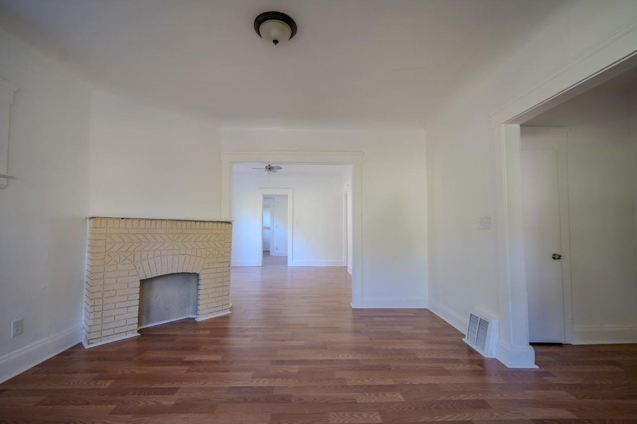 10008 Somerset Ave - Photo 5 of 23