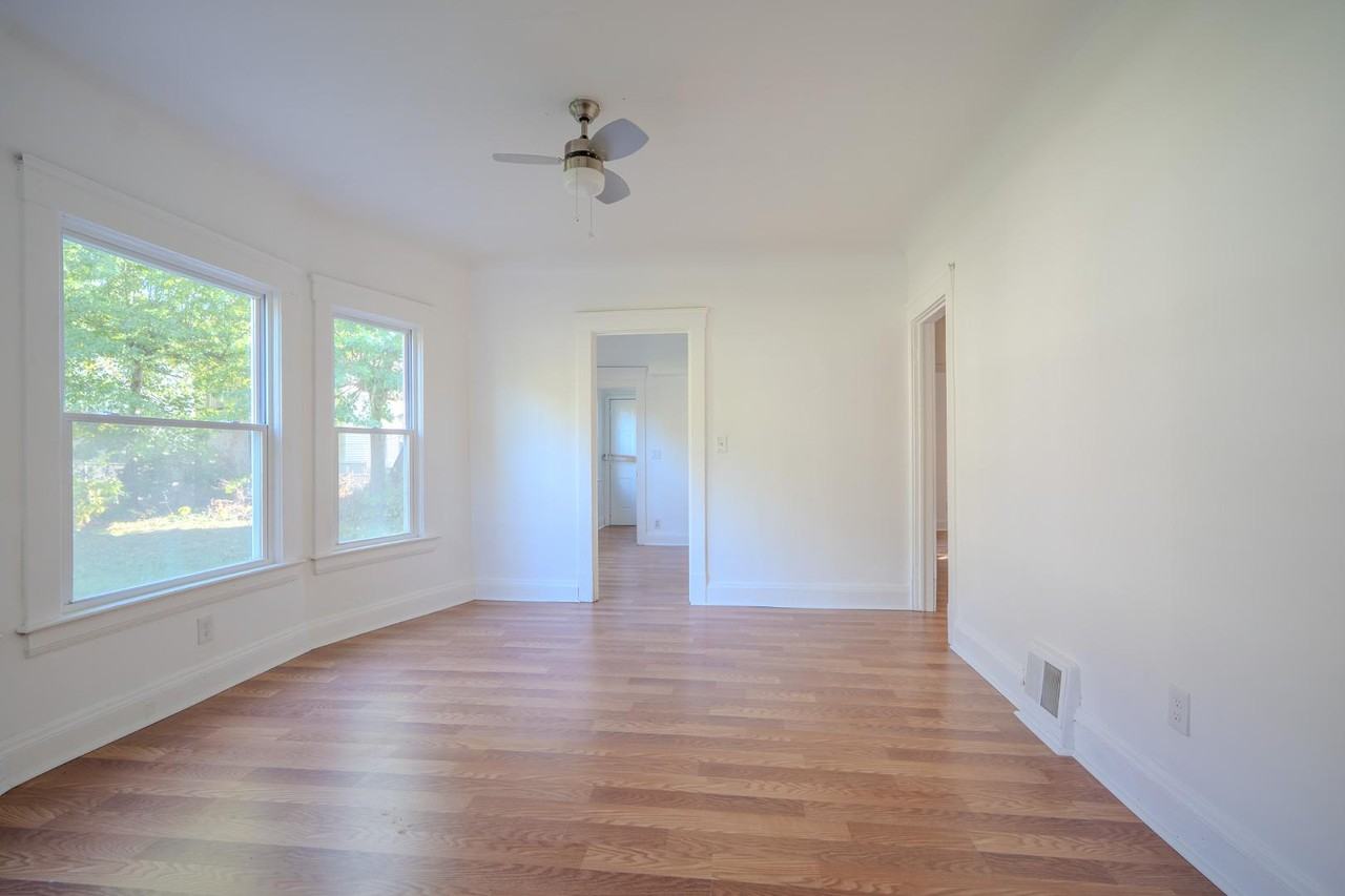 10008 Somerset Ave - Photo 6 of 23