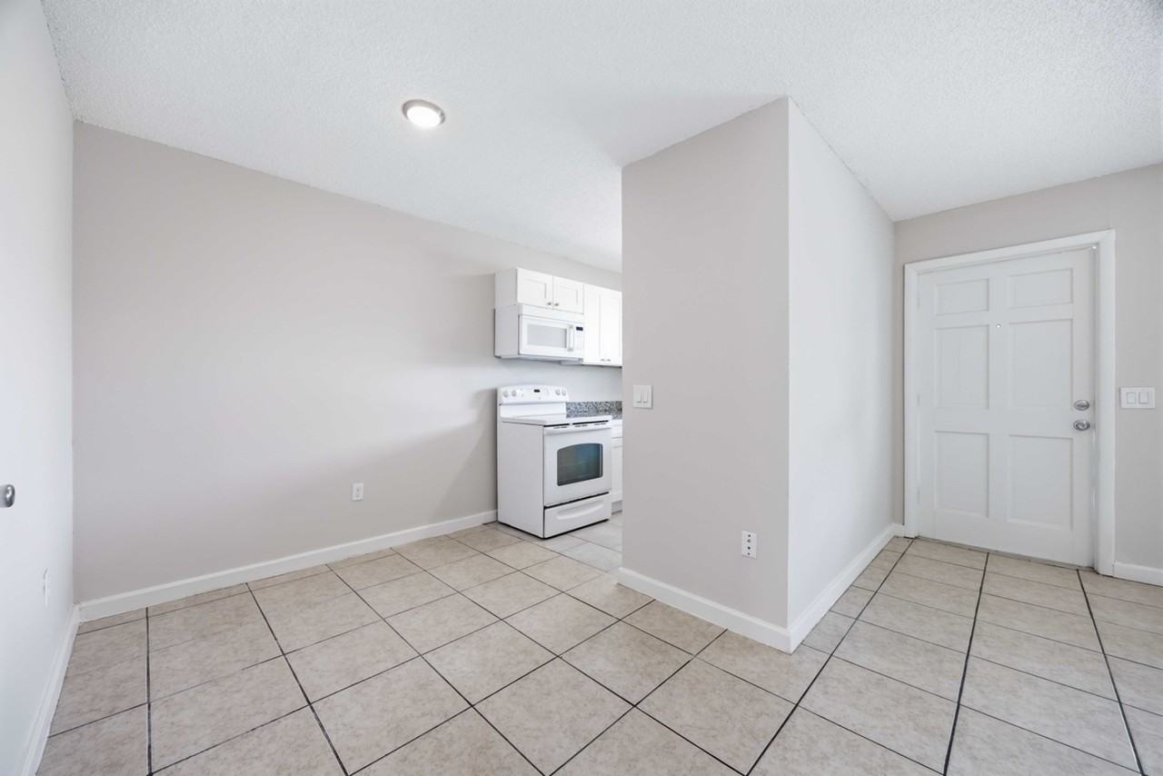 Sebring Melody Lane - Photo 4 of 11