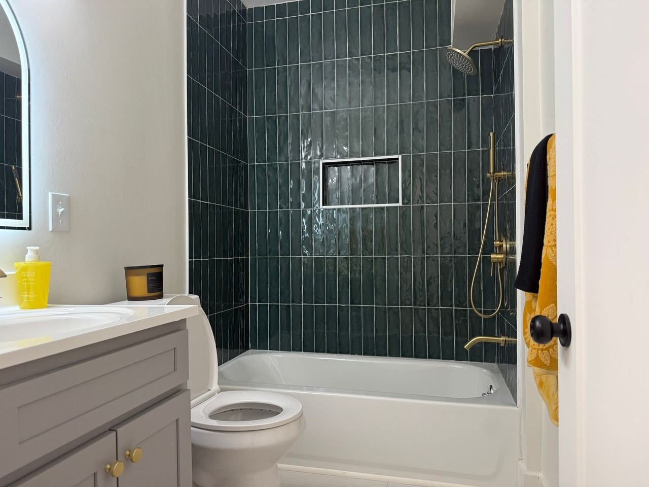The Bristol Apartments - Photo 2 of 18
