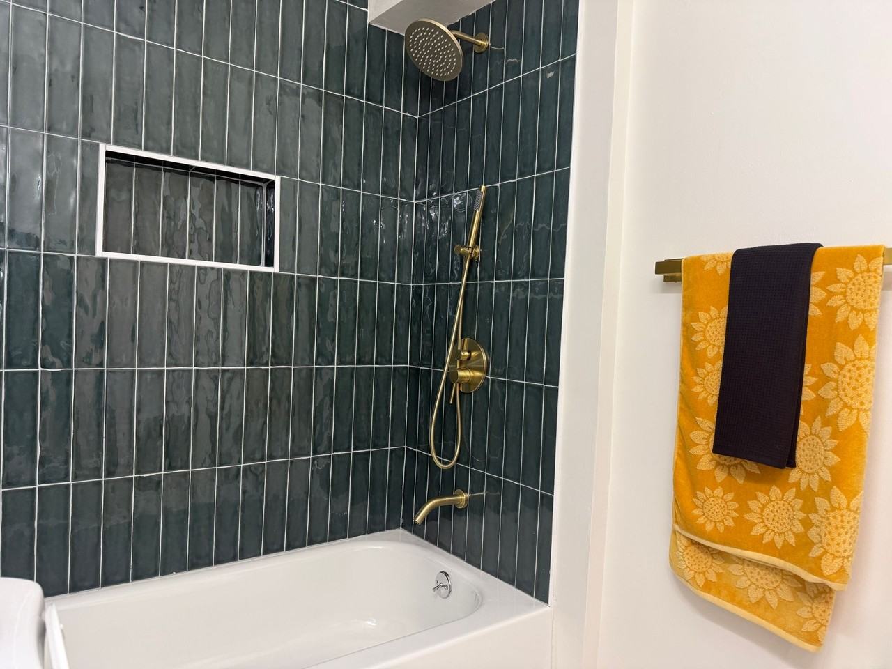 The Bristol Apartments - Photo 3 of 18