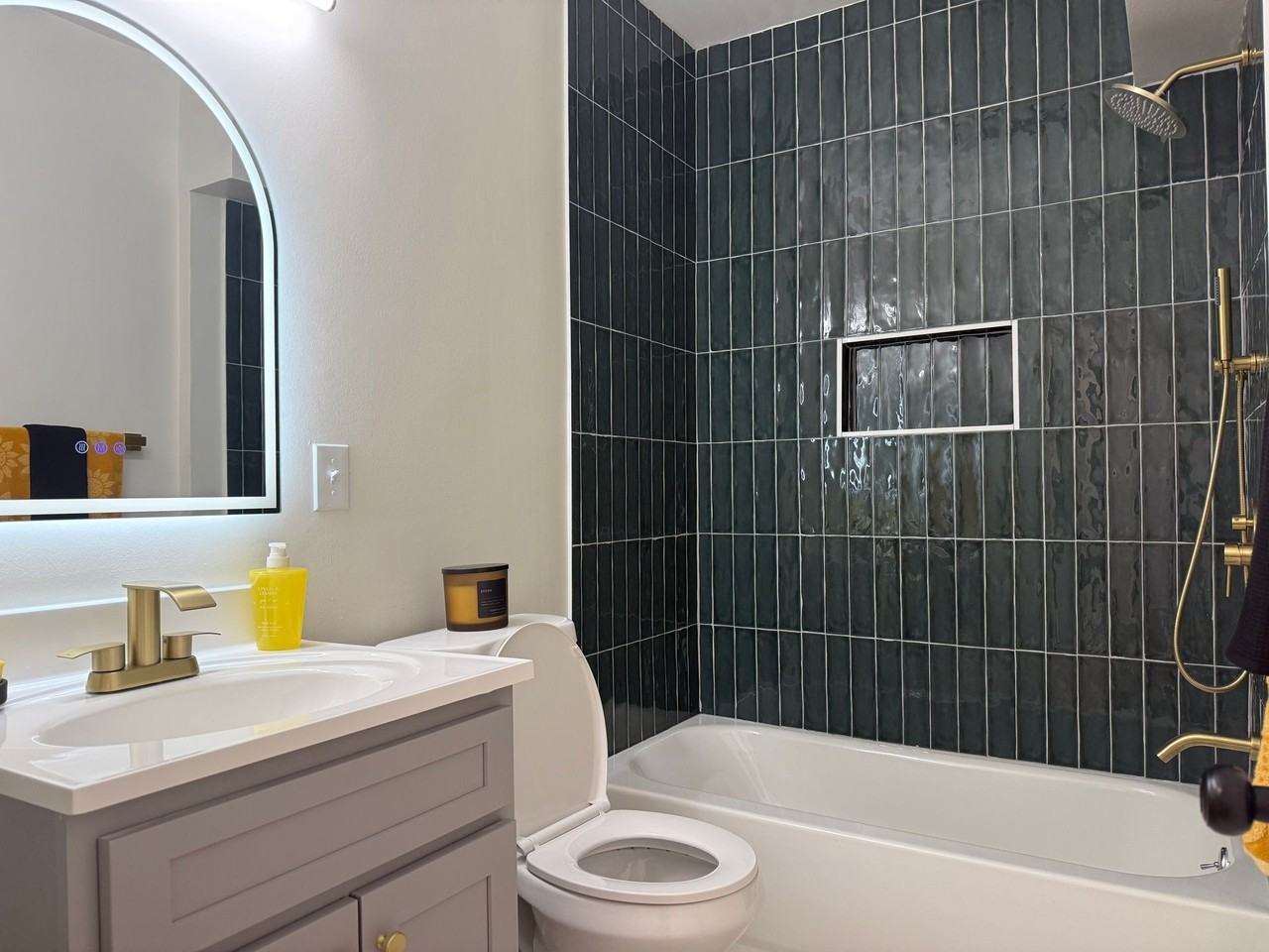 The Bristol Apartments - Photo 4 of 18