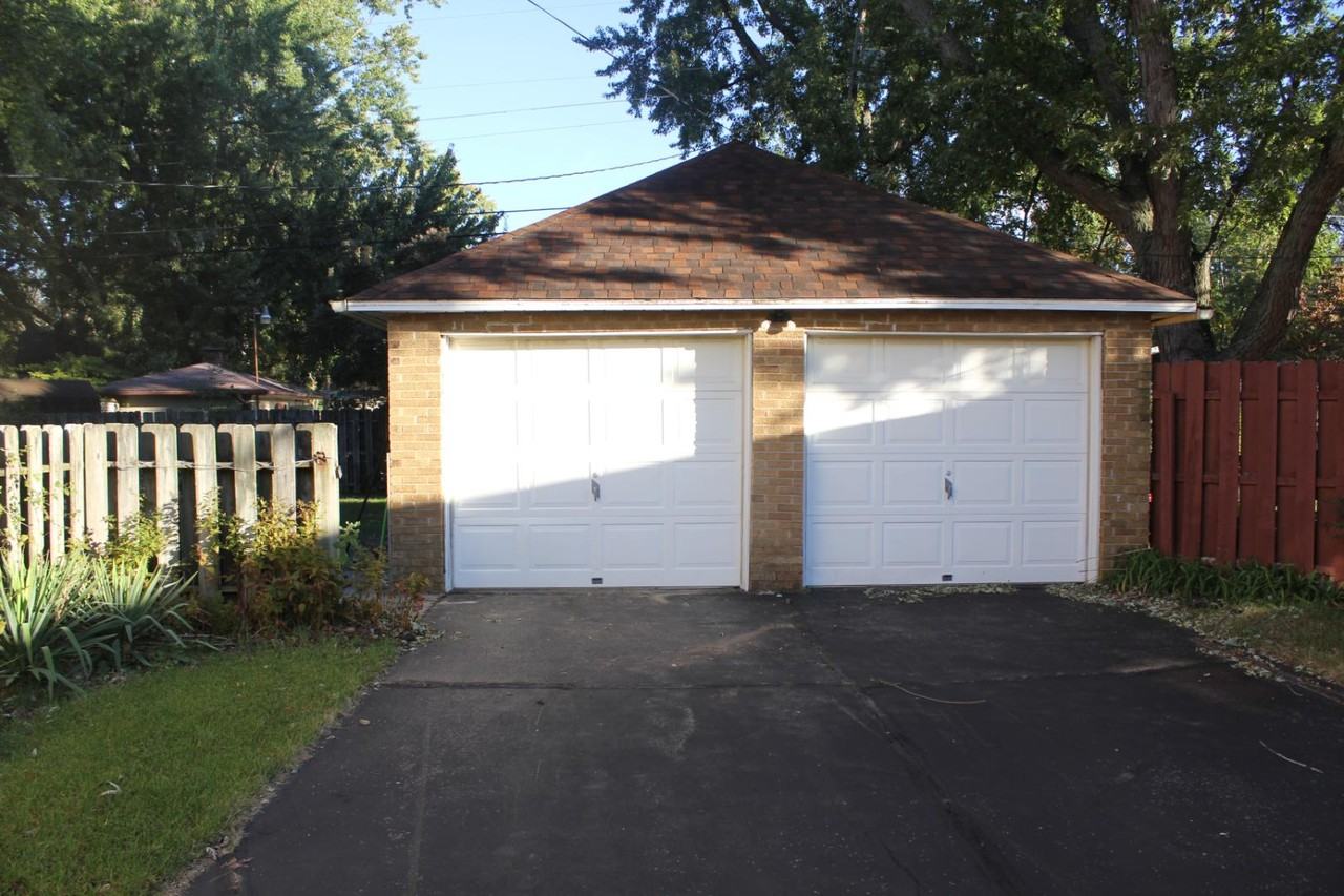 545 Western Ave - Photo 4 of 20