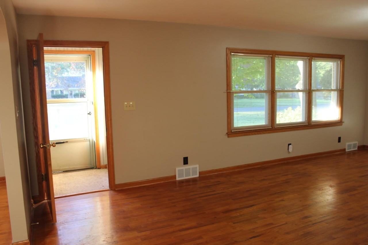 545 Western Ave - Photo 5 of 20