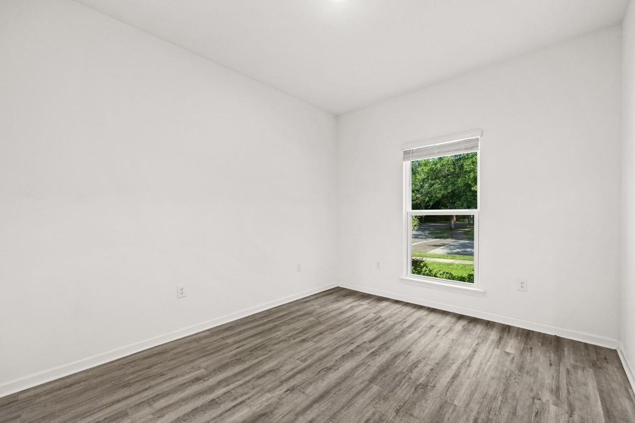 299 Marsh Lndg S - Photo 7 of 11