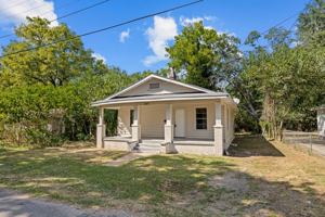 featured image of 1015 Herring St #1