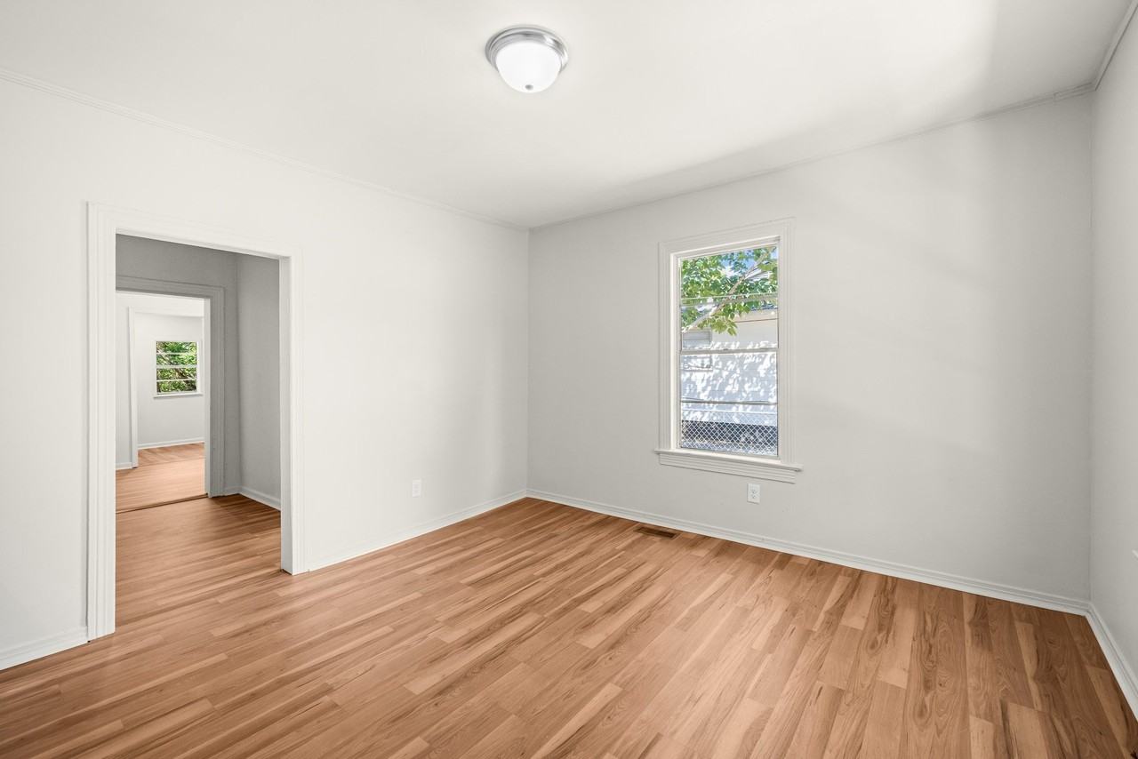1015 Herring St #1 - Photo 6 of 18