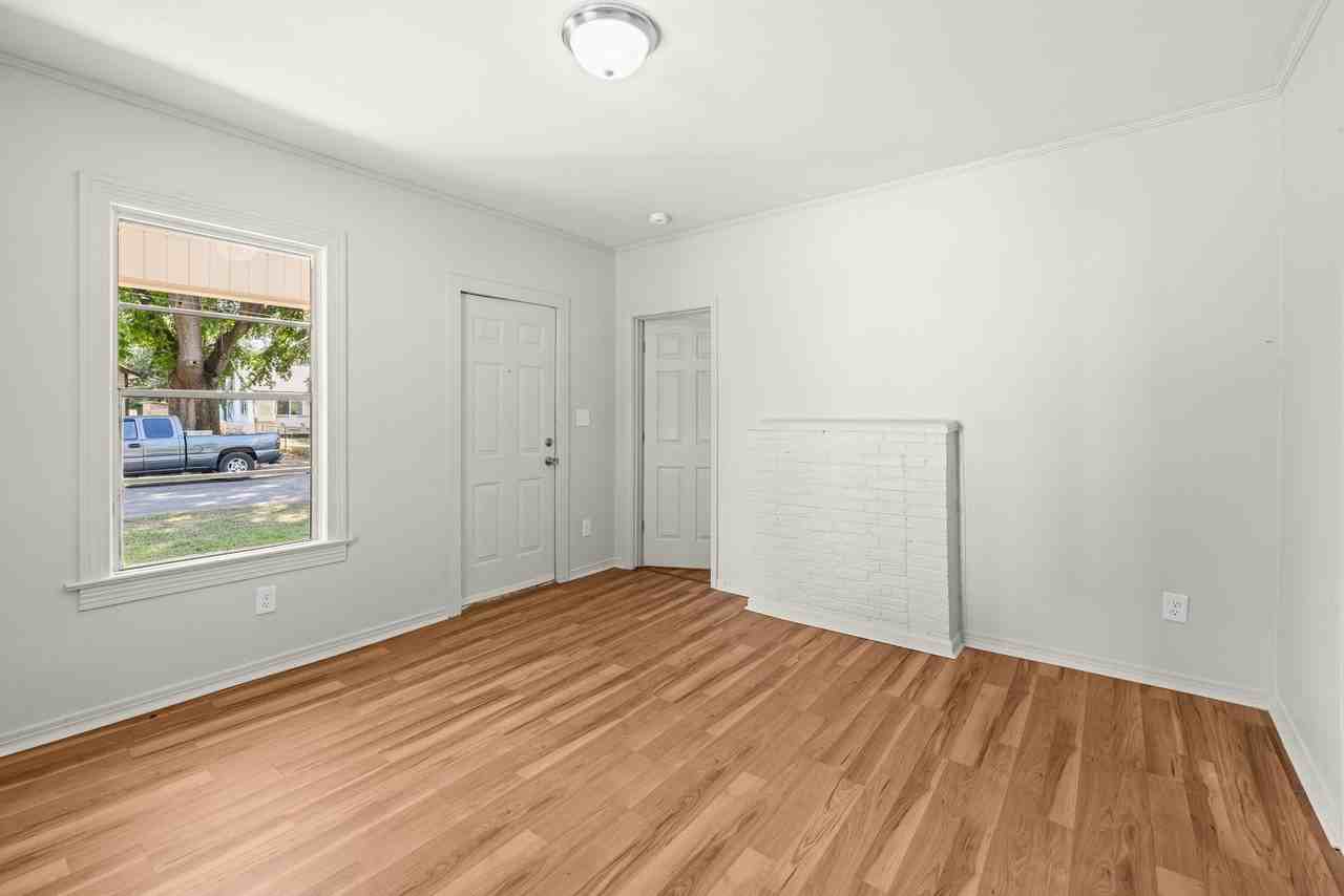 1015 Herring St #1 - Photo 7 of 18