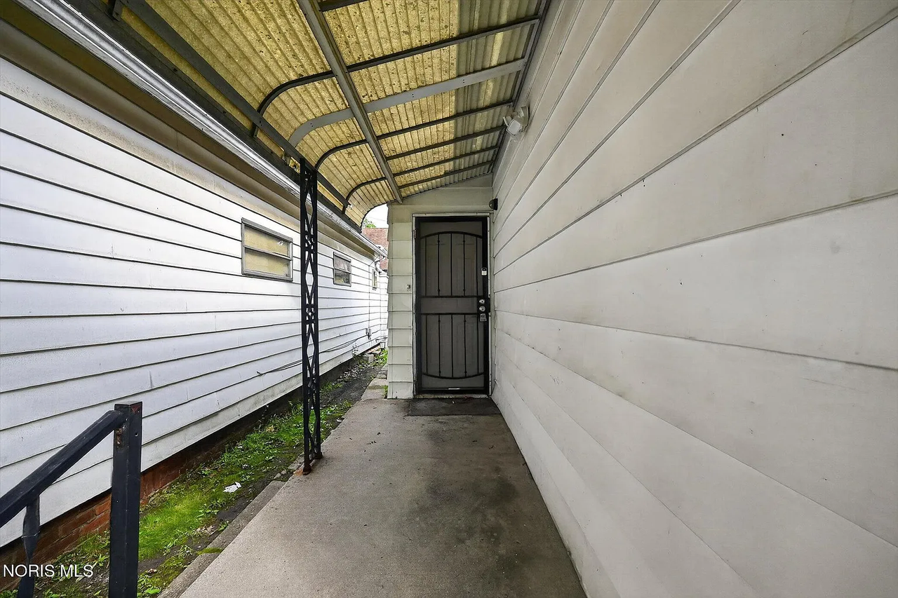 2938 Chase St #1 - Photo 4 of 22