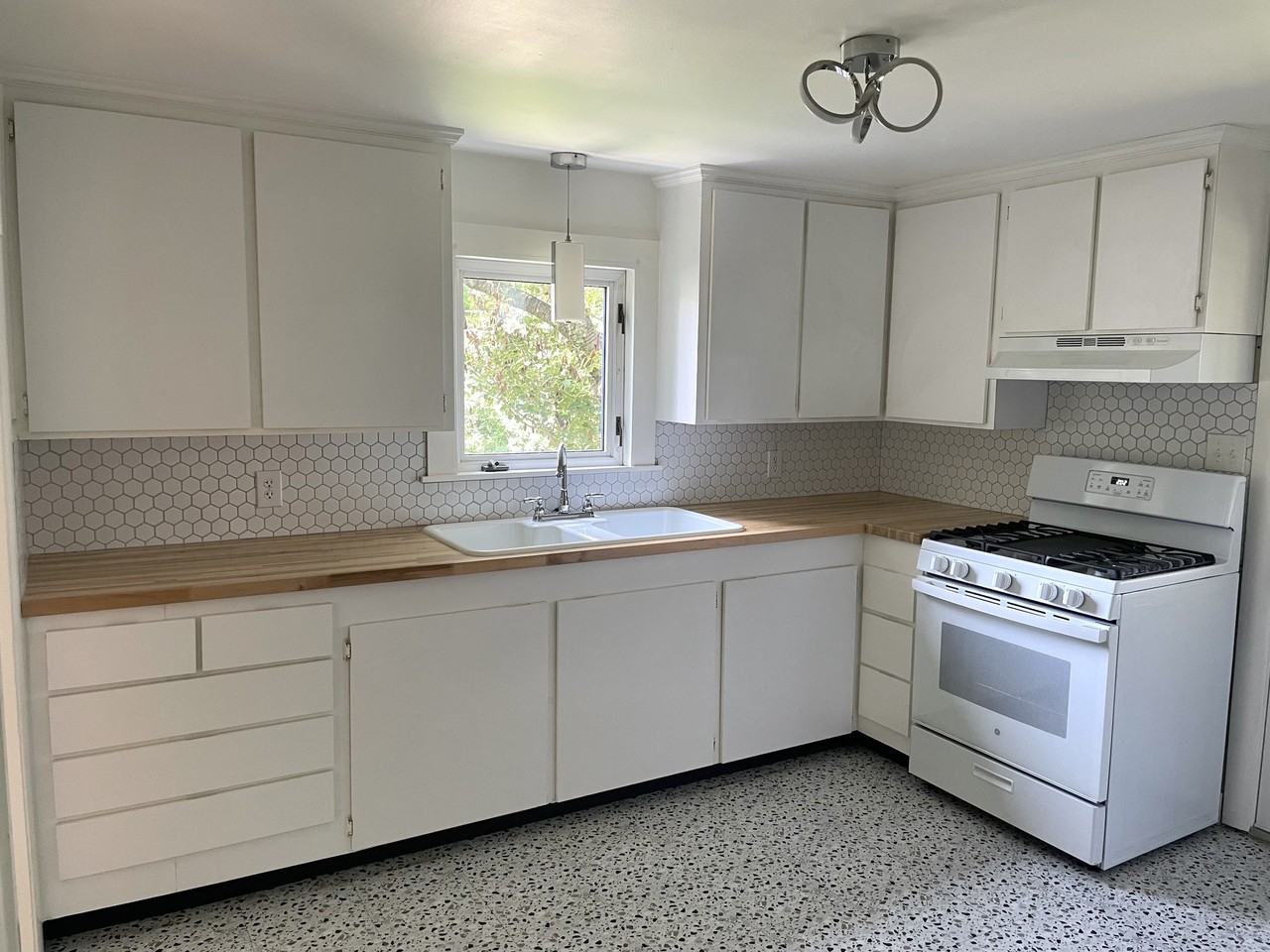 196 Beach St #1 - Photo 4 of 10