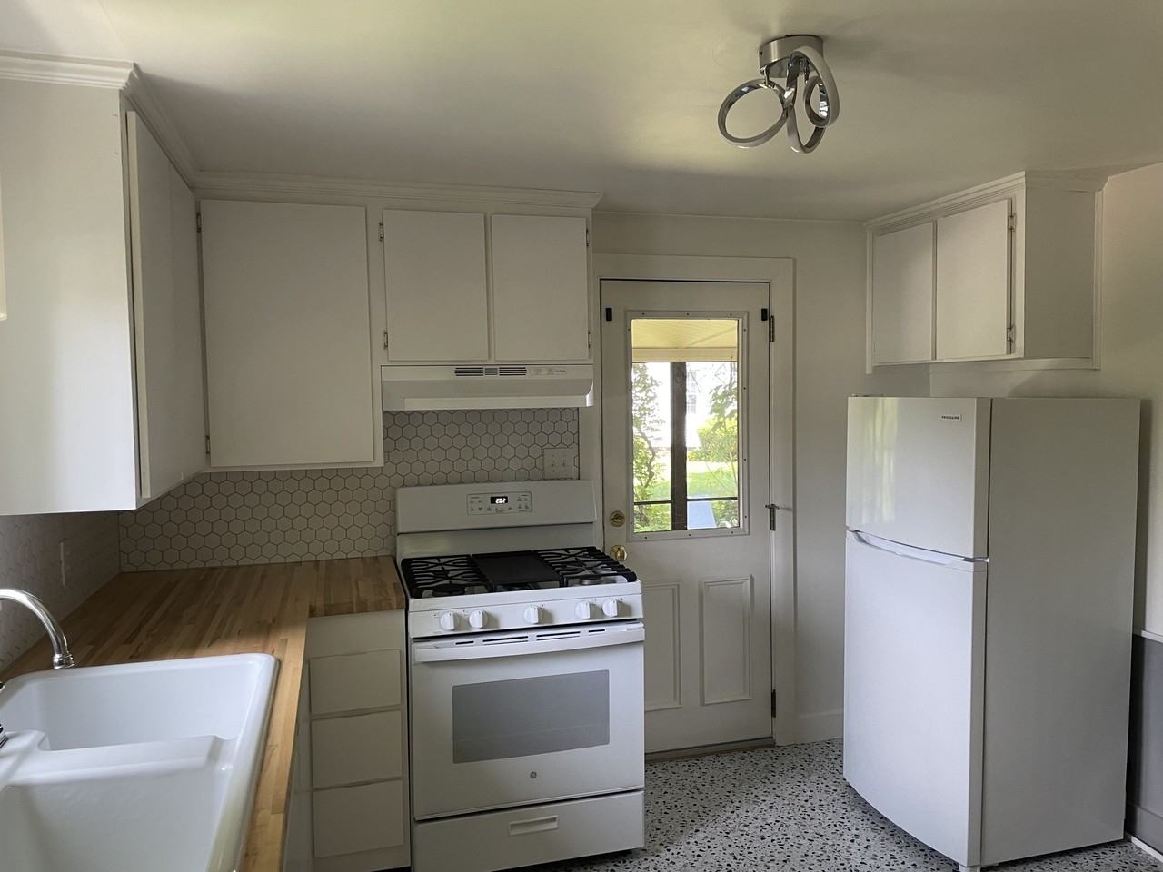 196 Beach St #1 - Photo 5 of 10