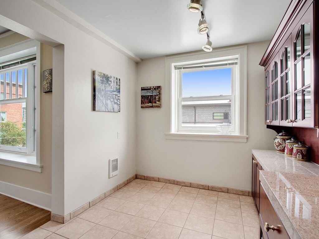 Townhouse Apartments - Photo 3 of 31