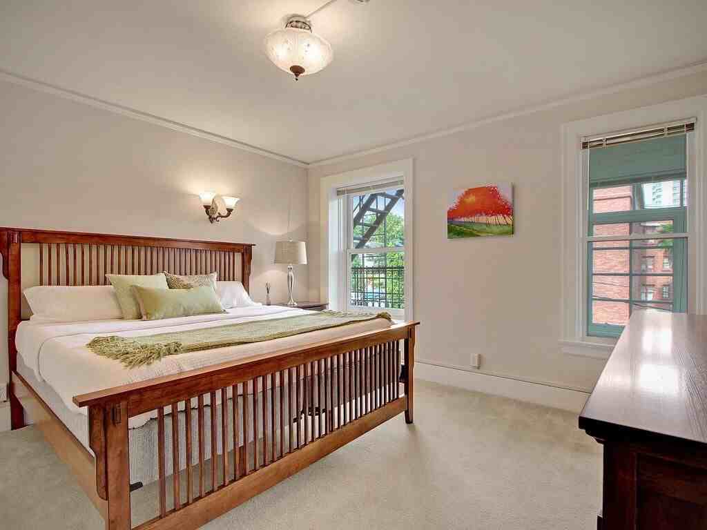Townhouse Apartments - Photo 5 of 31
