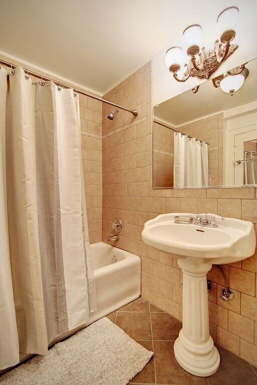 Townhouse Apartments - Photo 7 of 31