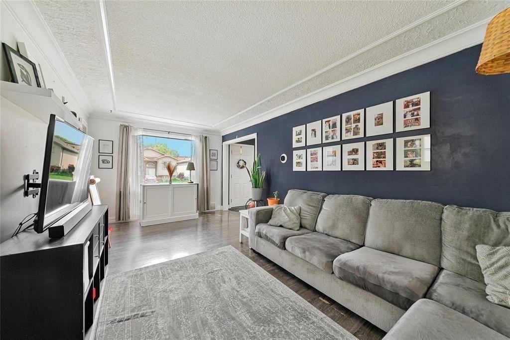 371 Mckay Ave - Photo 2 of 20