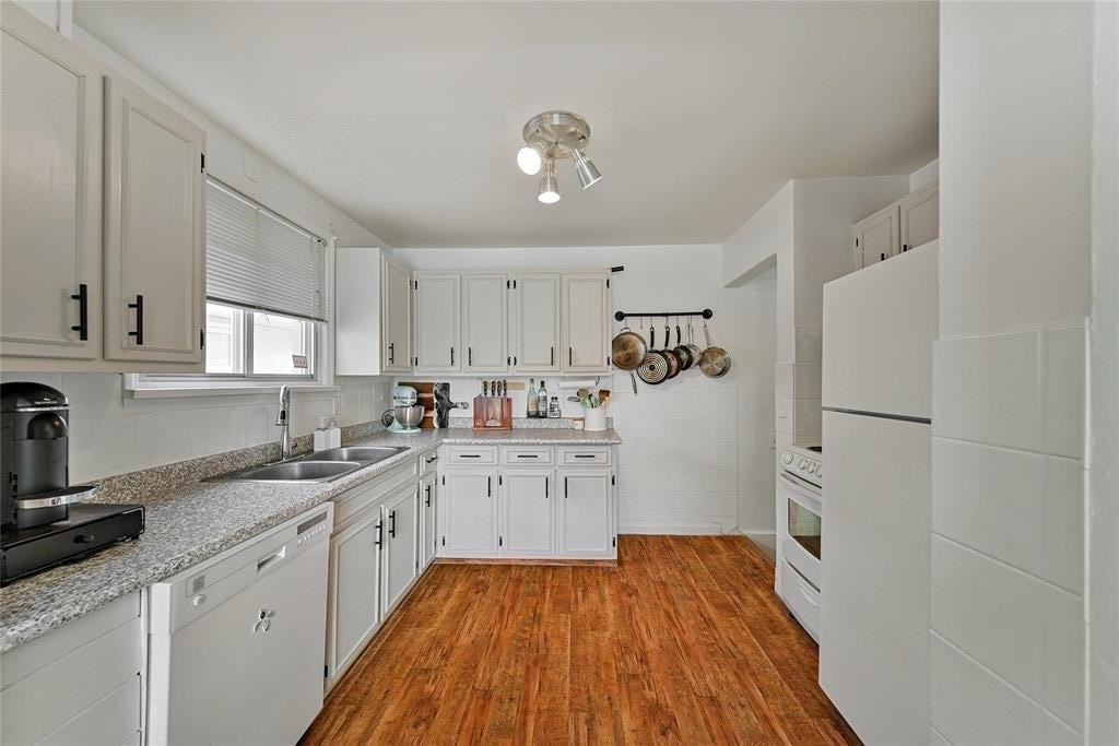 371 Mckay Ave - Photo 6 of 20