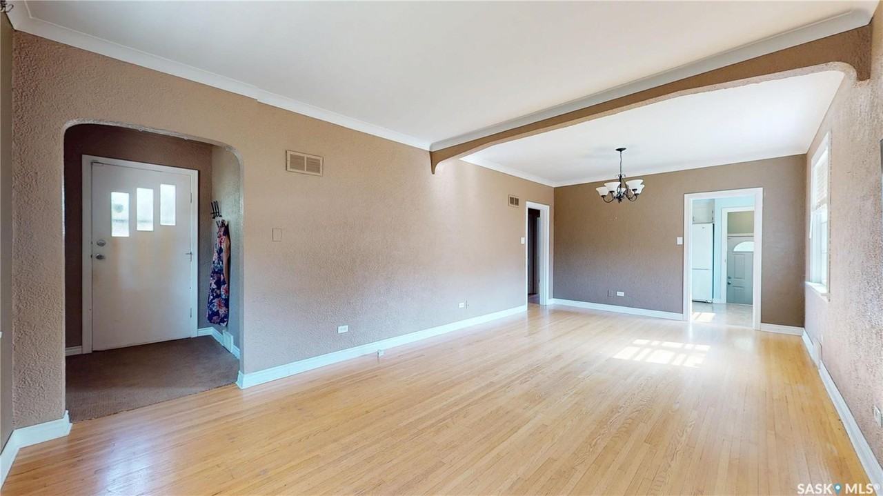 2555 Elliott St - Photo 2 of 21