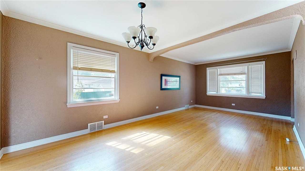 2555 Elliott St - Photo 3 of 21