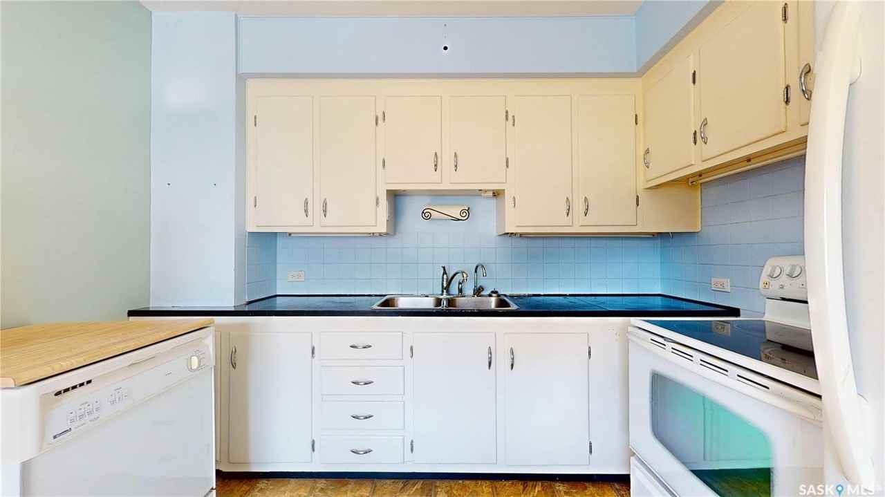 2555 Elliott St - Photo 5 of 21