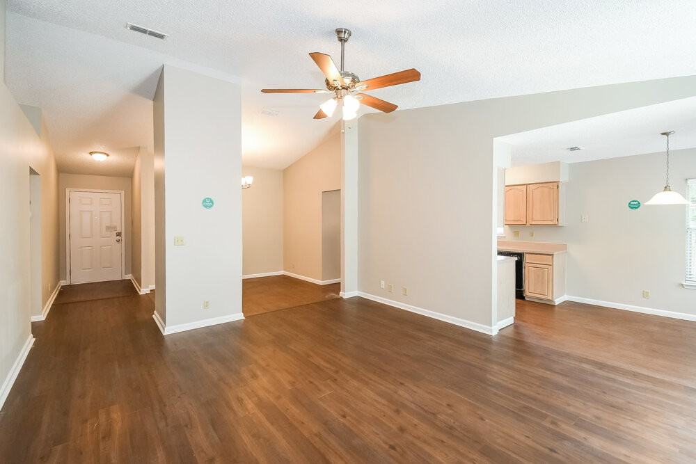 12772 Clear Springs Dr - Photo 4 of 16