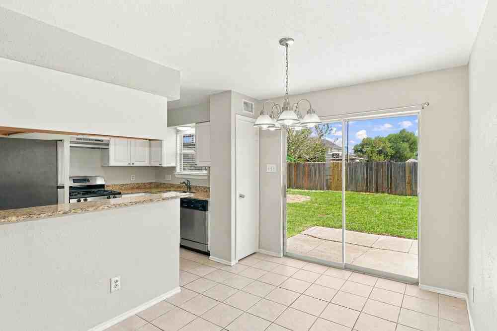 16111 Rosenridge Dr - Photo 6 of 17
