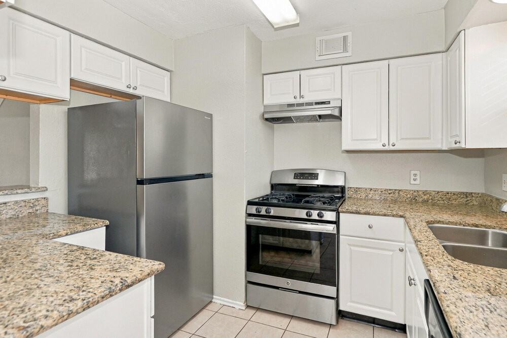 16111 Rosenridge Dr - Photo 7 of 17