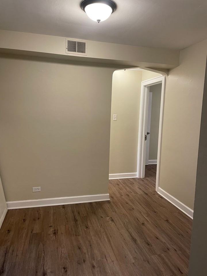 Beautiful apartment in Belmont Cragin - Photo 5 of 19