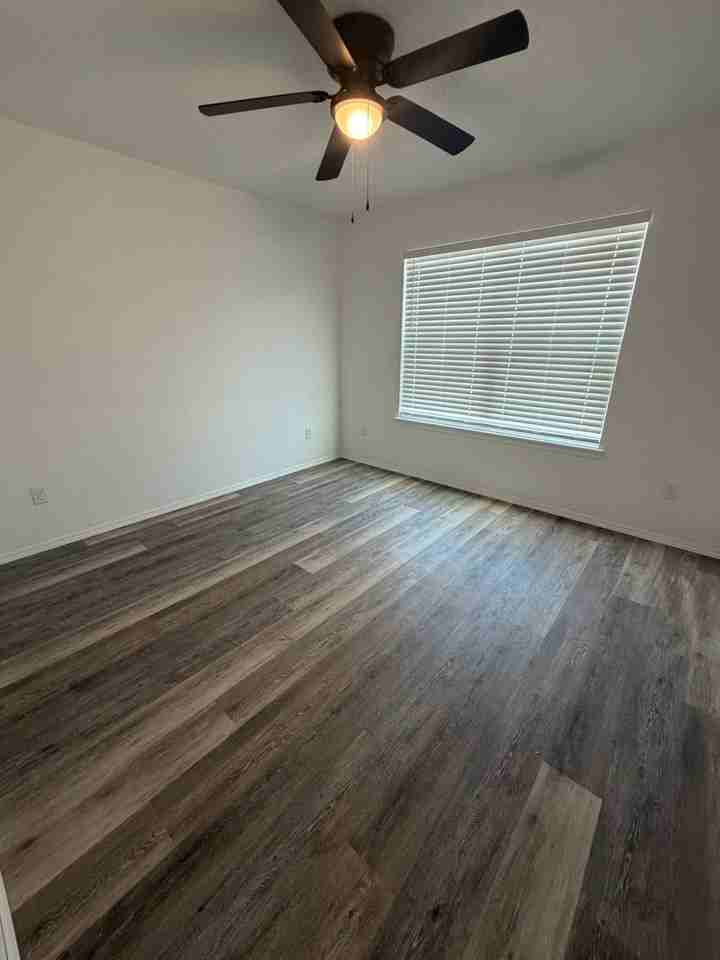 1827 Boston St - Photo 6 of 8
