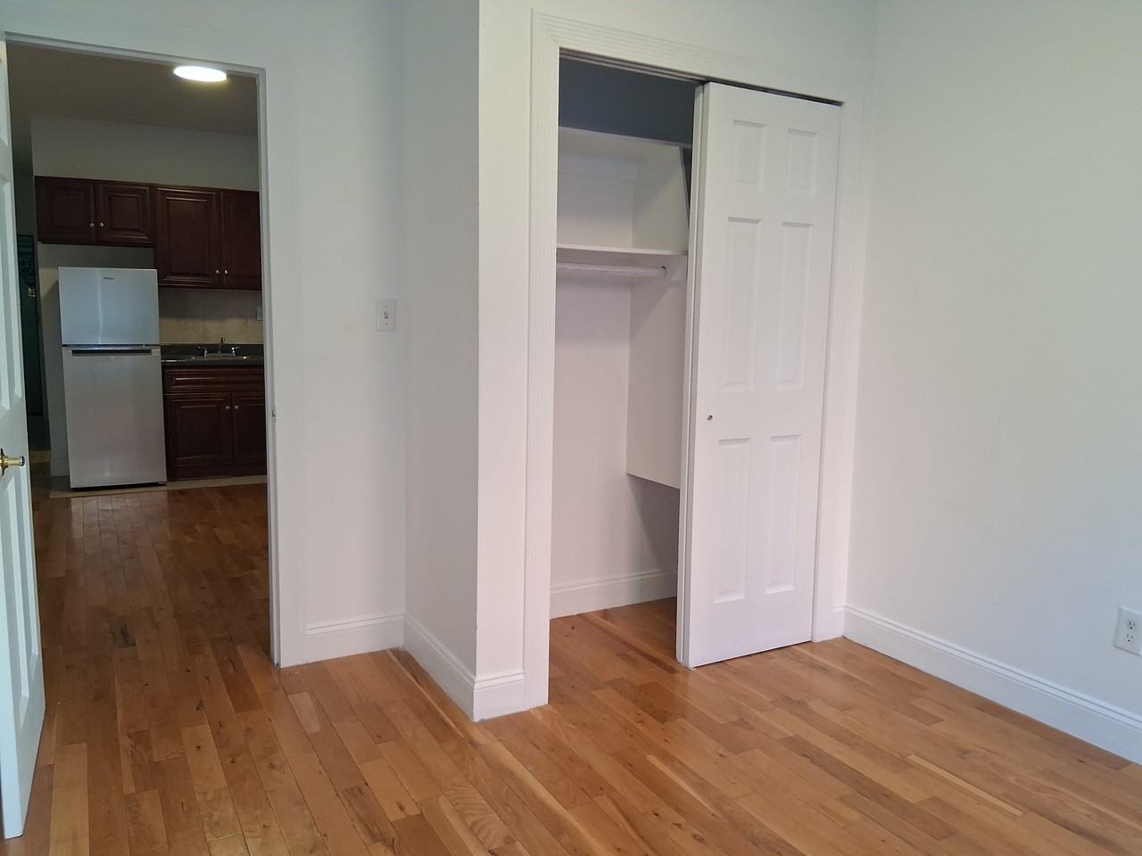 Arden St & Nagle Ave #303 - Photo 5 of 9