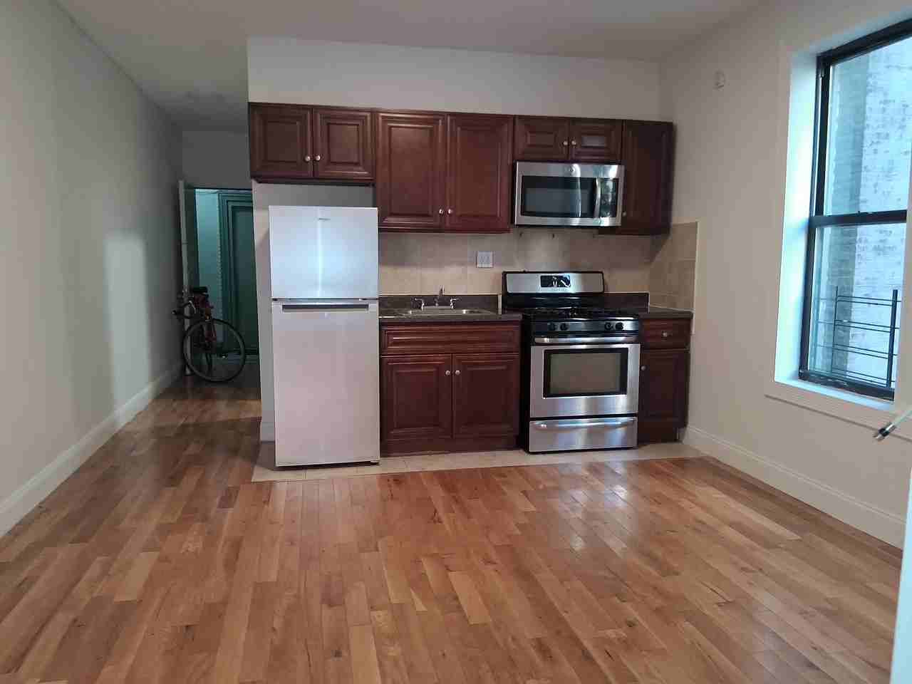Arden St & Nagle Ave #303 - Photo 7 of 9