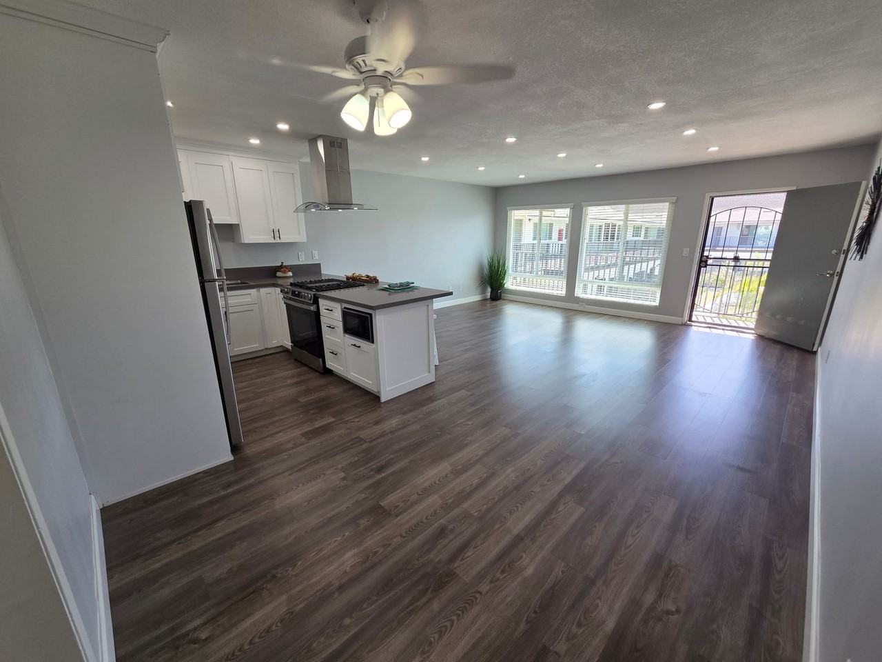 Welcome to Islandia Apartments - Photo 4 of 37