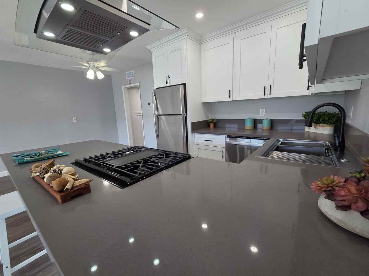 Welcome to Islandia Apartments - Photo 7 of 37
