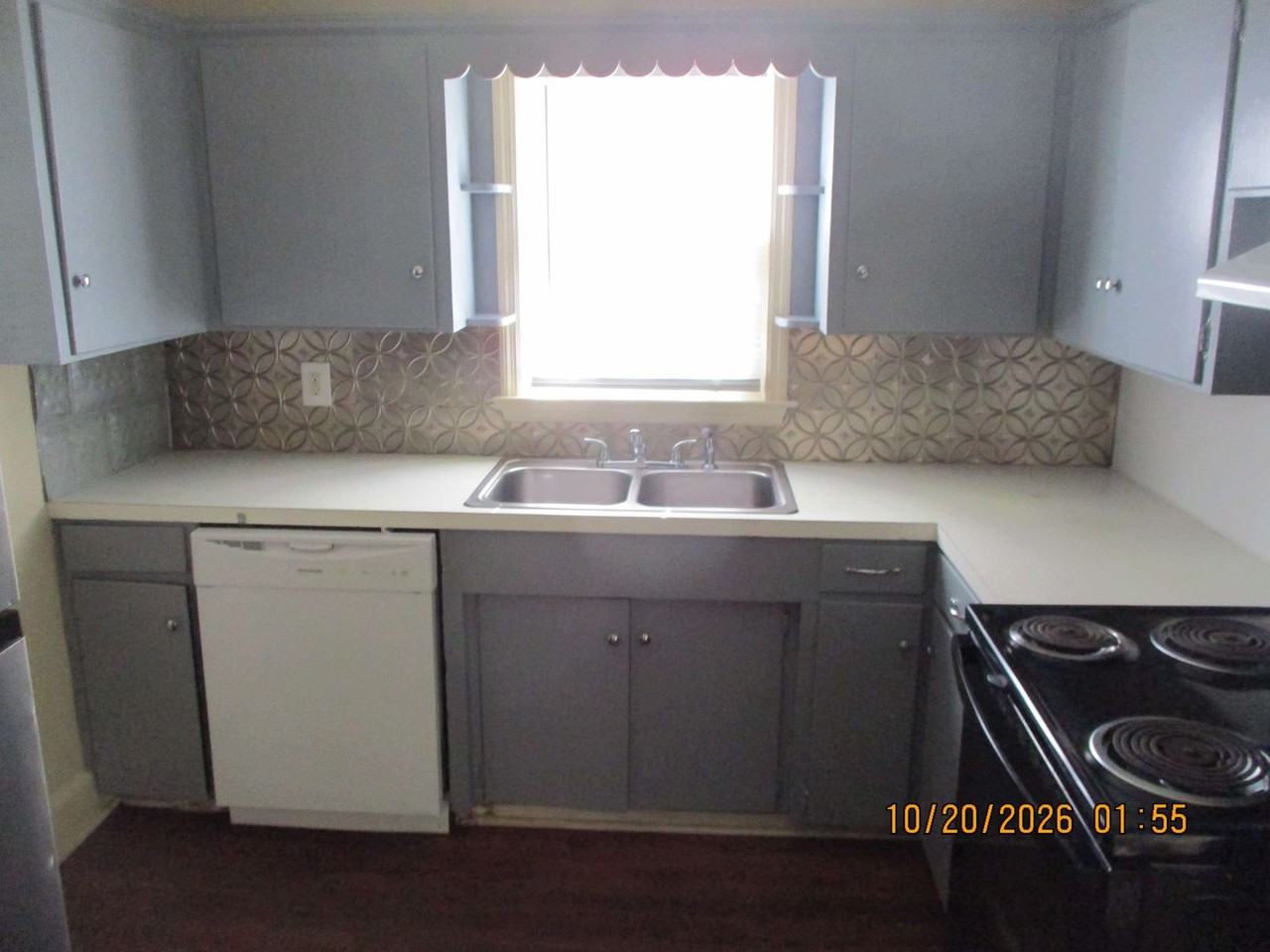 1212 10th Ave - Photo 2 of 10