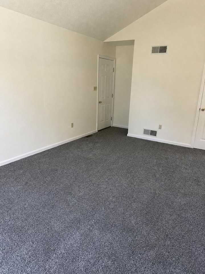 23 Pine Cone Dr - Photo 2 of 12
