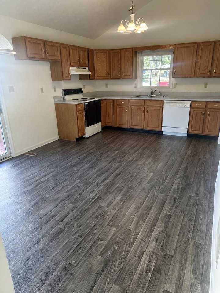 23 Pine Cone Dr - Photo 4 of 12