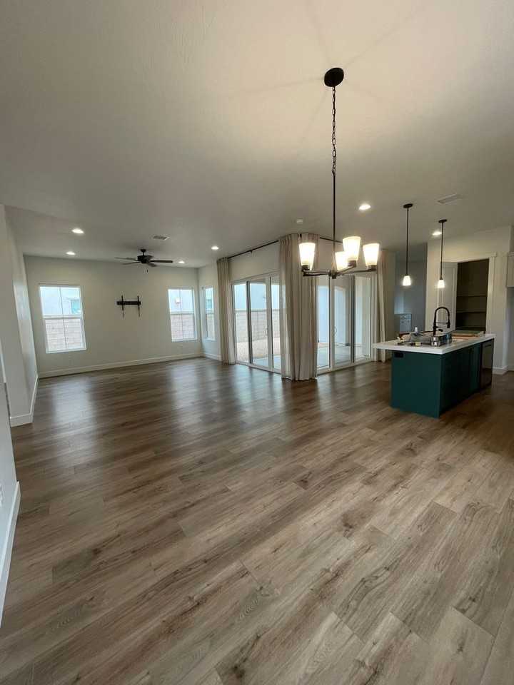 663 W Green Mountain Dr - Photo 3 of 50