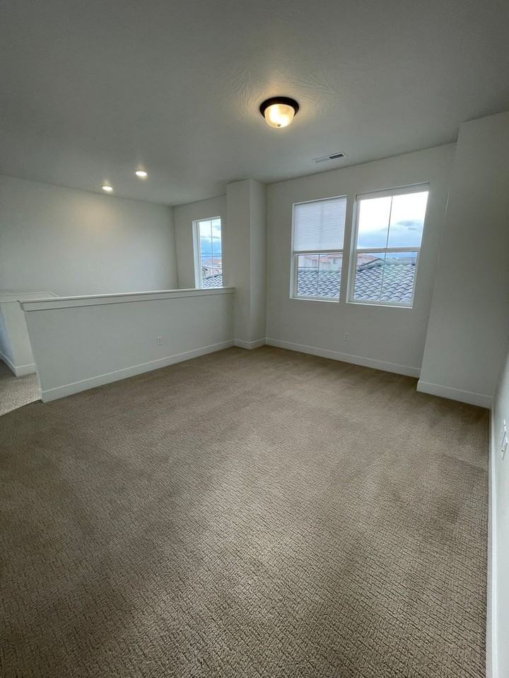 663 W Green Mountain Dr - Photo 4 of 50