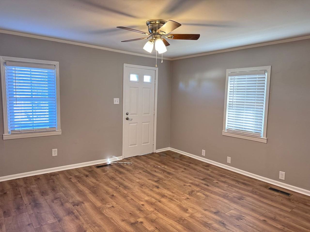 1238 Commerce St - Photo 5 of 23