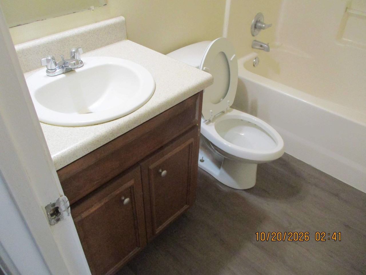 3951 Rodnor Forest Ln - Photo 5 of 8