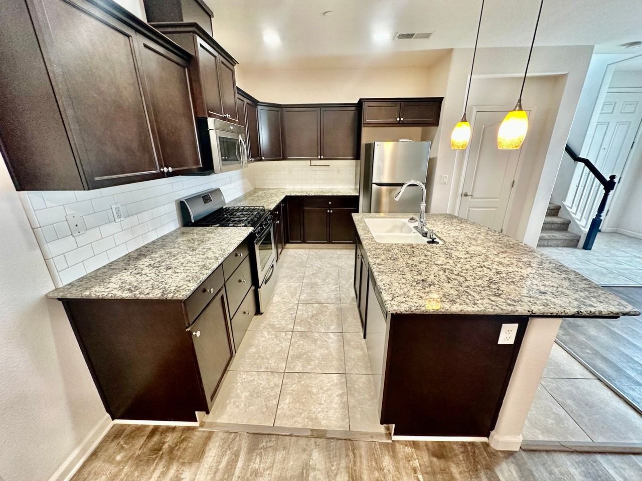 3236 Monterosa Ln - Photo 7 of 34